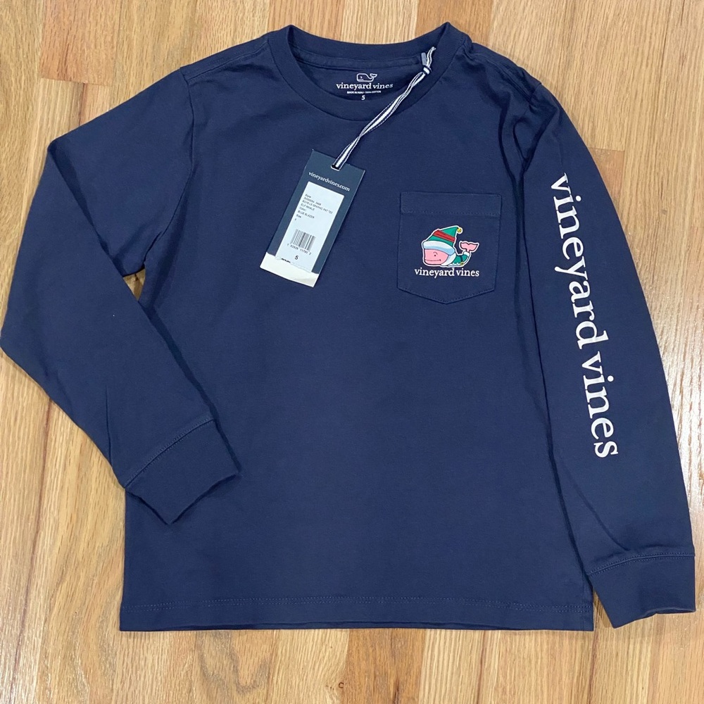 NWT Vineyard Vines Christmas elf whale tee